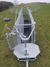 Load image into Gallery viewer, Stanley Sheepeze Mobile Race