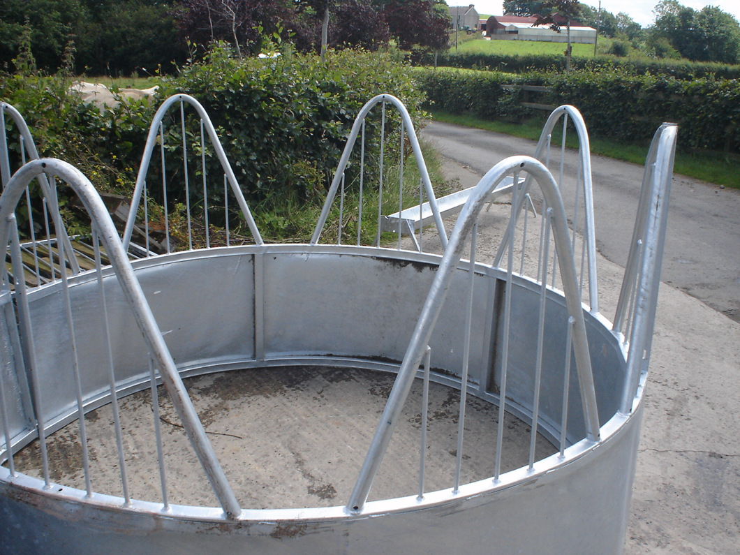 Heavy Duty Horse/Horned Cattle Ring Feeder